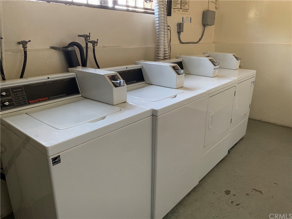 231 Junipero Avenue, Unit 5 Long Beach, CA 90803 - Photo 14 of 16 Community laundry room