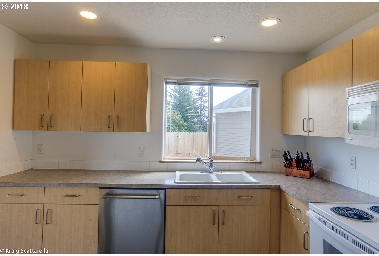 568 Northeast Anderson Road Gresham, OR 97030 - Photo 3 of 27 Gallery Image 3
