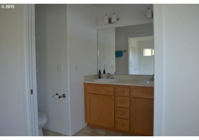 11744 Southeast Foster Road, Unit 101 Portland, OR 97266 - Photo 4 of 11