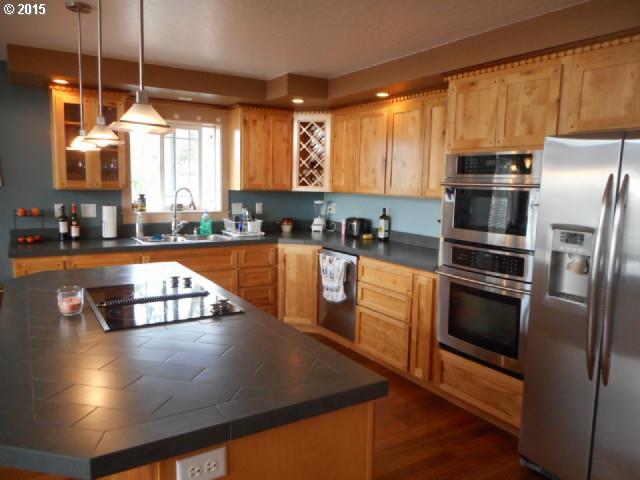 828 Pioneer Road, Unit A Brookings, OR 97415 - Photo 5 of 16 Gallery Image 5