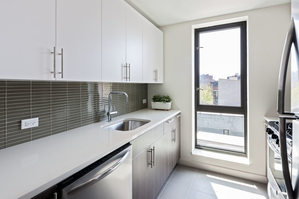 44-72 11th Street, Unit A709 Queens, NY 11101 - Photo 4 of 10