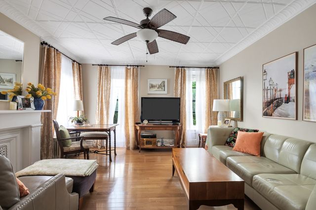 $2,700,000 | 2 1st Place | Carroll Gardens