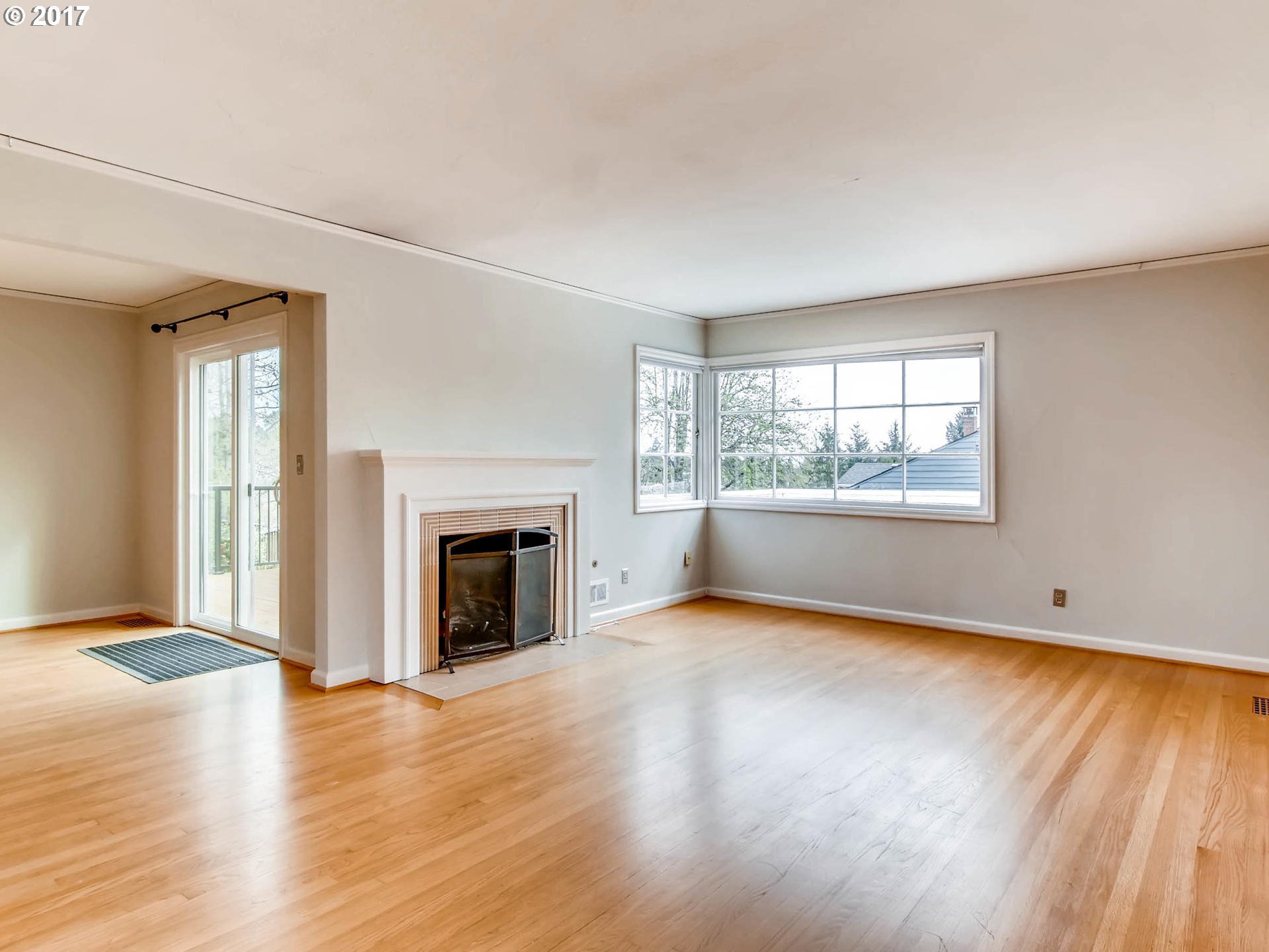945 Southwest Troy Street Portland, OR 97219 - Photo 5 of 24 Gallery Image 5