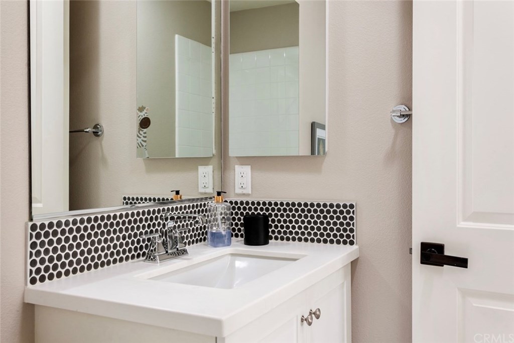 261 Barnes Road Tustin, CA 92782 - Photo 21 of 31