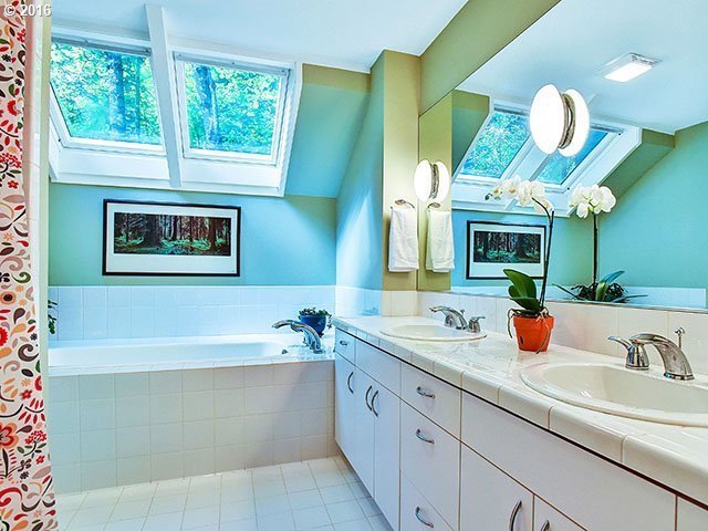 2710 Southwest Rutland Terrace Portland, OR 97205 - Photo 17 of 24 Gallery Image 17