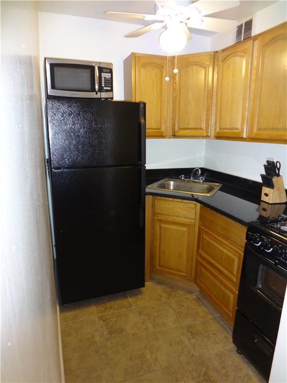 328 West 19th Street, Unit 2C Manhattan, NY 10011 - Photo 3 of 6