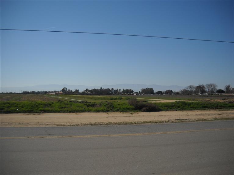 8635 East Wilson Road Bakersfield, CA 93307 - Photo 3 of 10 Gallery Image 3