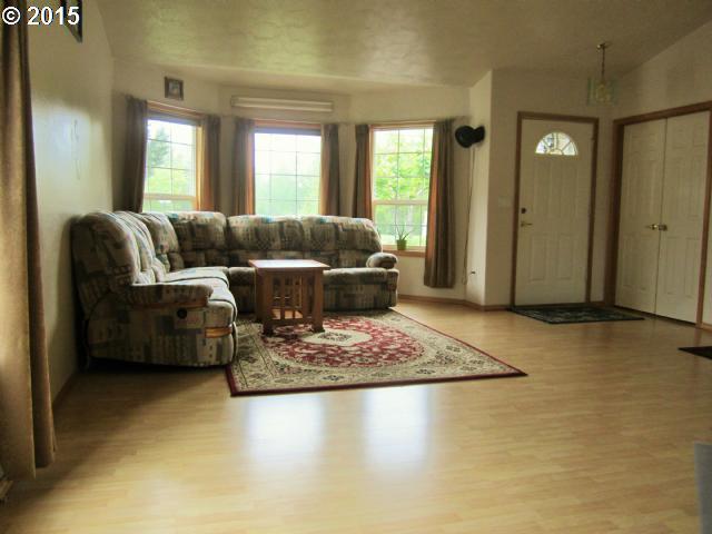 1805 Northeast Gertz Road Portland, OR 97211 - Photo 2 of 16 Gallery Image 2