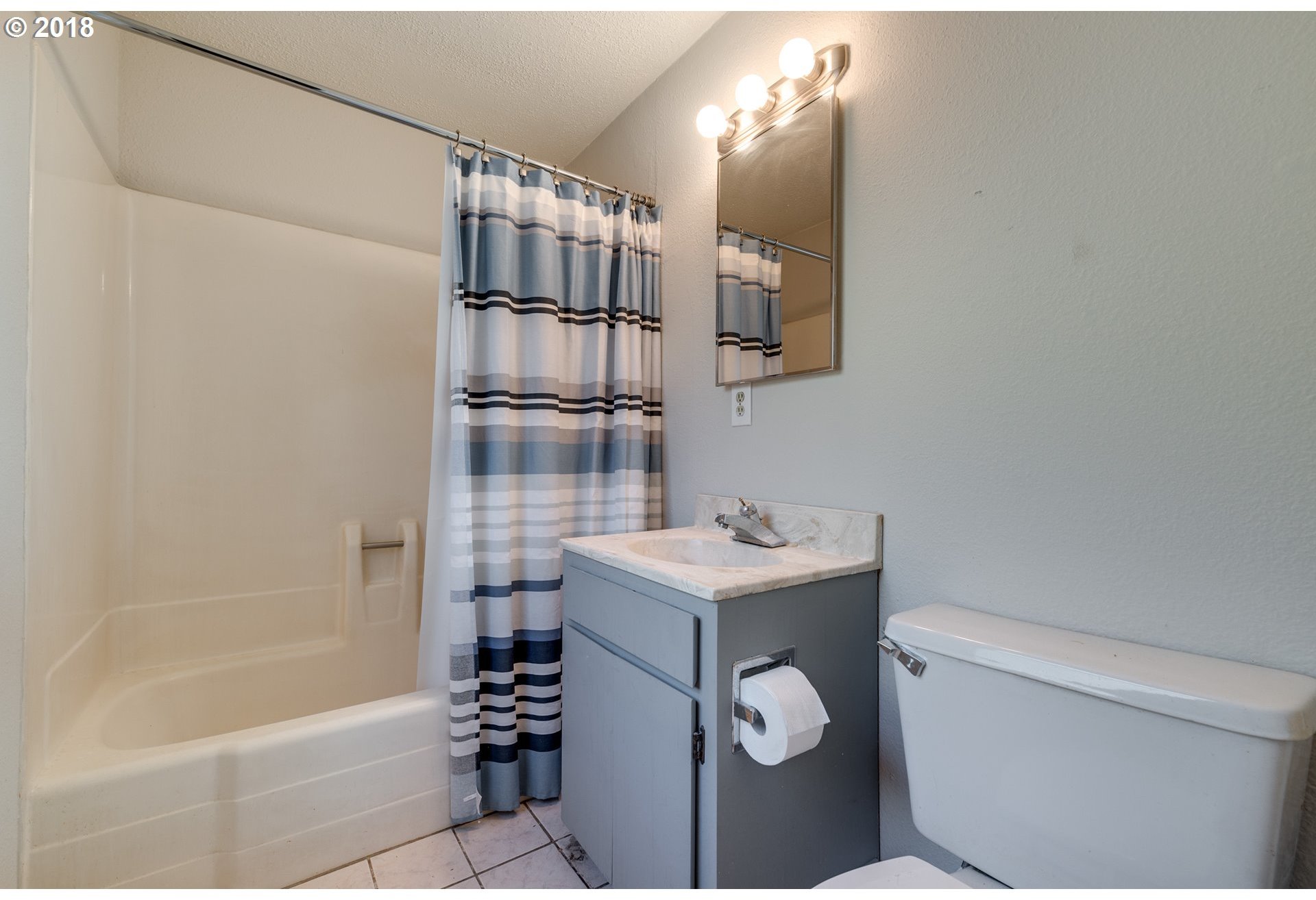 2204 Southwest Taylors Ferry Road Portland, OR 97219 - Photo 16 of 19 Gallery Image 16
