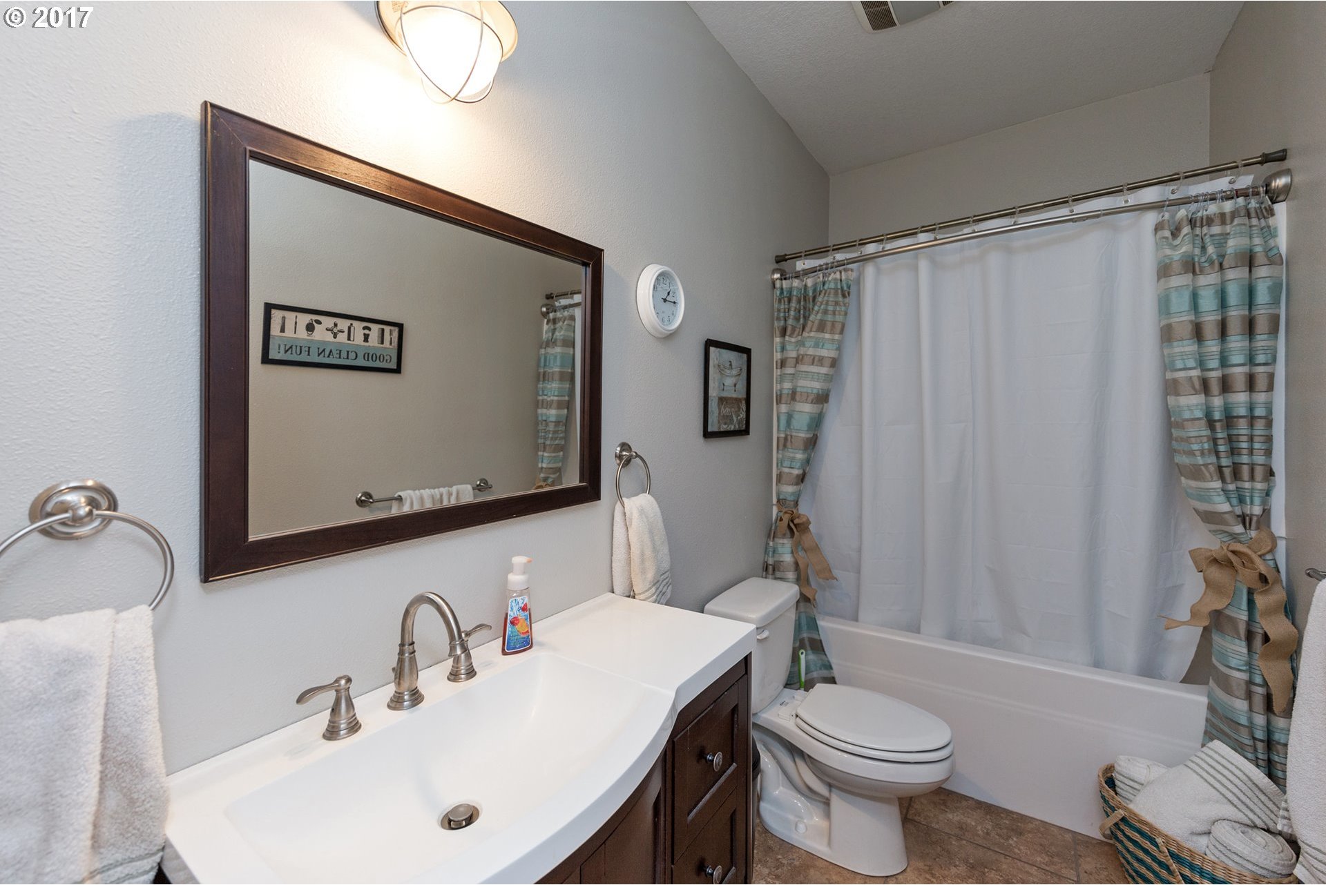 1351 Country Club Road Hood River, OR 97031 - Photo 22 of 23 Gallery Image 22