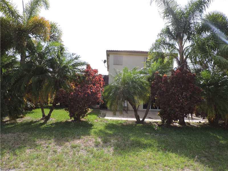 2129 Northeast 40th Road Homestead, FL 33033 - Photo 3 of 24