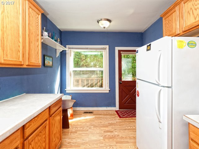 4913 Southeast Rural Street Portland, OR 97206 - Photo 8 of 21 Gallery Image 8