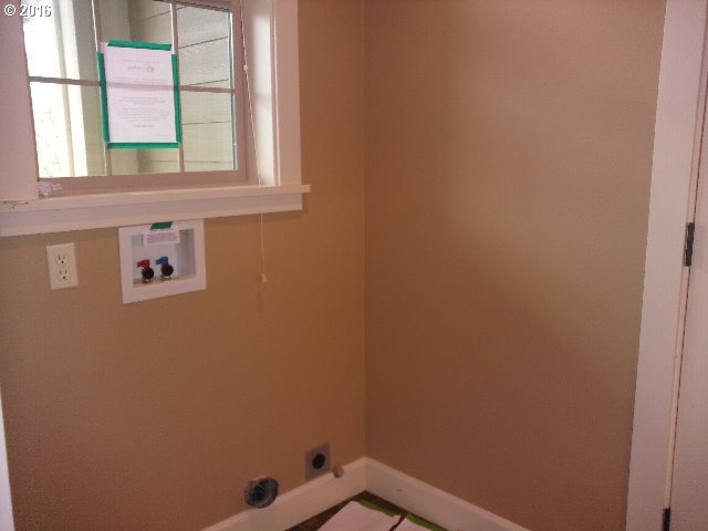 2621 Northwest Brockway Road Winston, OR 97496 - Photo 2 of 15 Gallery Image 2