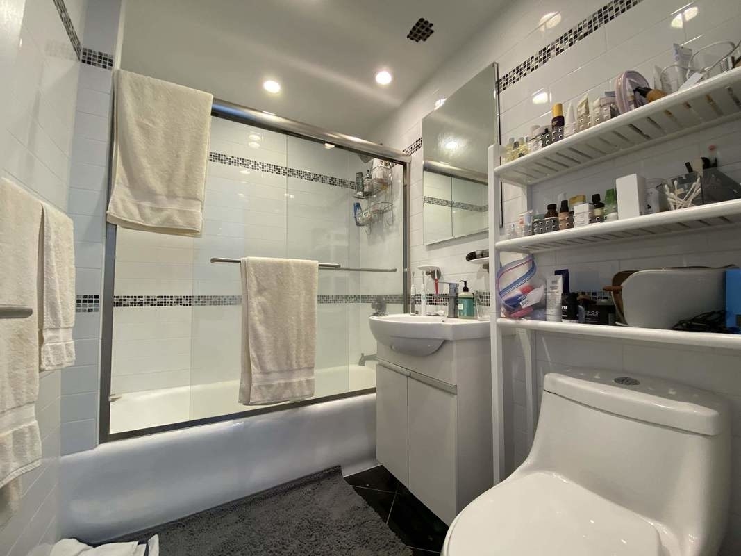 161 West 16th Street, Unit 19G Manhattan, NY 10011 - Photo 10 of 10