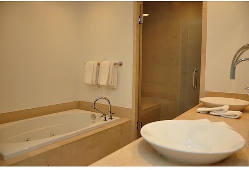 3801 Collins Avenue, Unit 1202 Miami Beach, FL 33140 - Photo 17 of 27