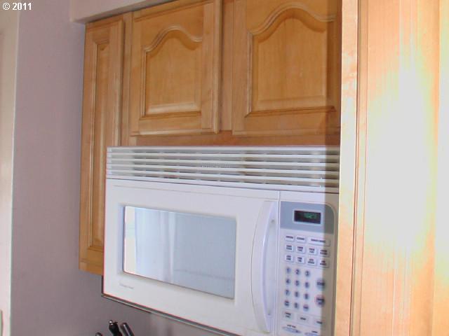 1815 Northeast Rosa Parks Way Portland, OR 97211 - Photo 3 of 8 Gallery Image 3