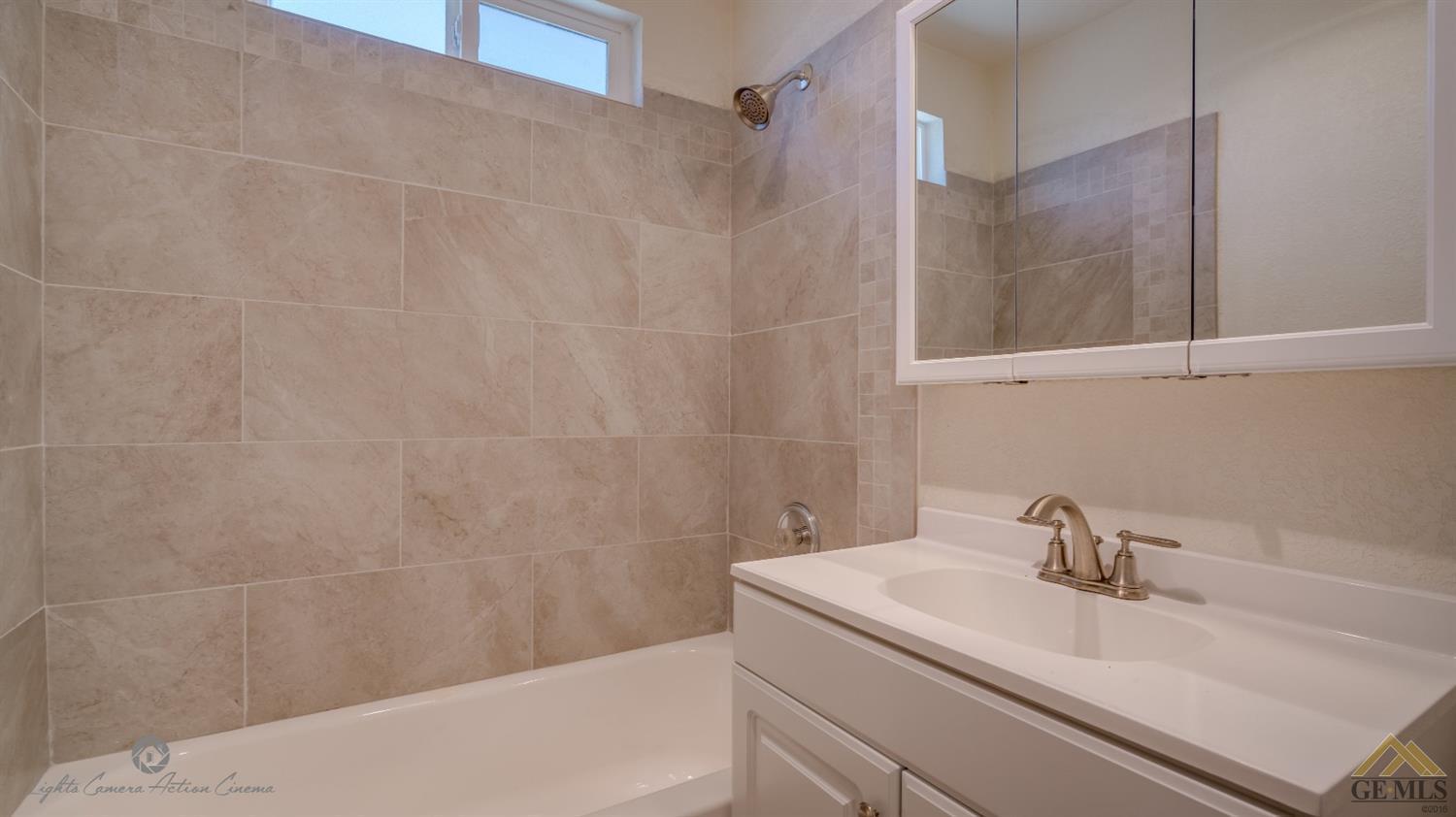 914 Baldwin Road Bakersfield, CA 93304 - Photo 8 of 13 Gallery Image 8