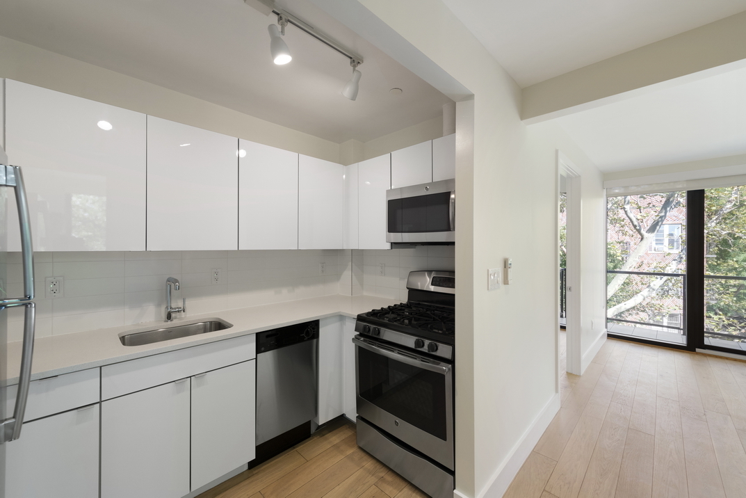 42 Orient Avenue, Unit 2B Brooklyn, NY 11211 - Photo 3 of 15