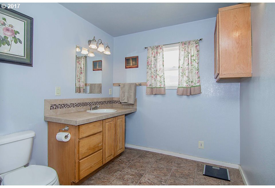 4550 Nonpareil Road Sutherlin, OR 97479 - Photo 5 of 18