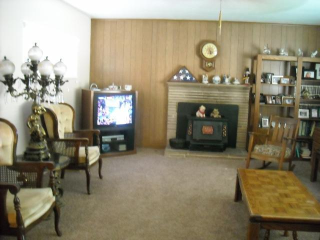 709 Fairfax Road Bakersfield, CA 93306 - Photo 3 of 15 Large great room with fireplace, newer carpet.