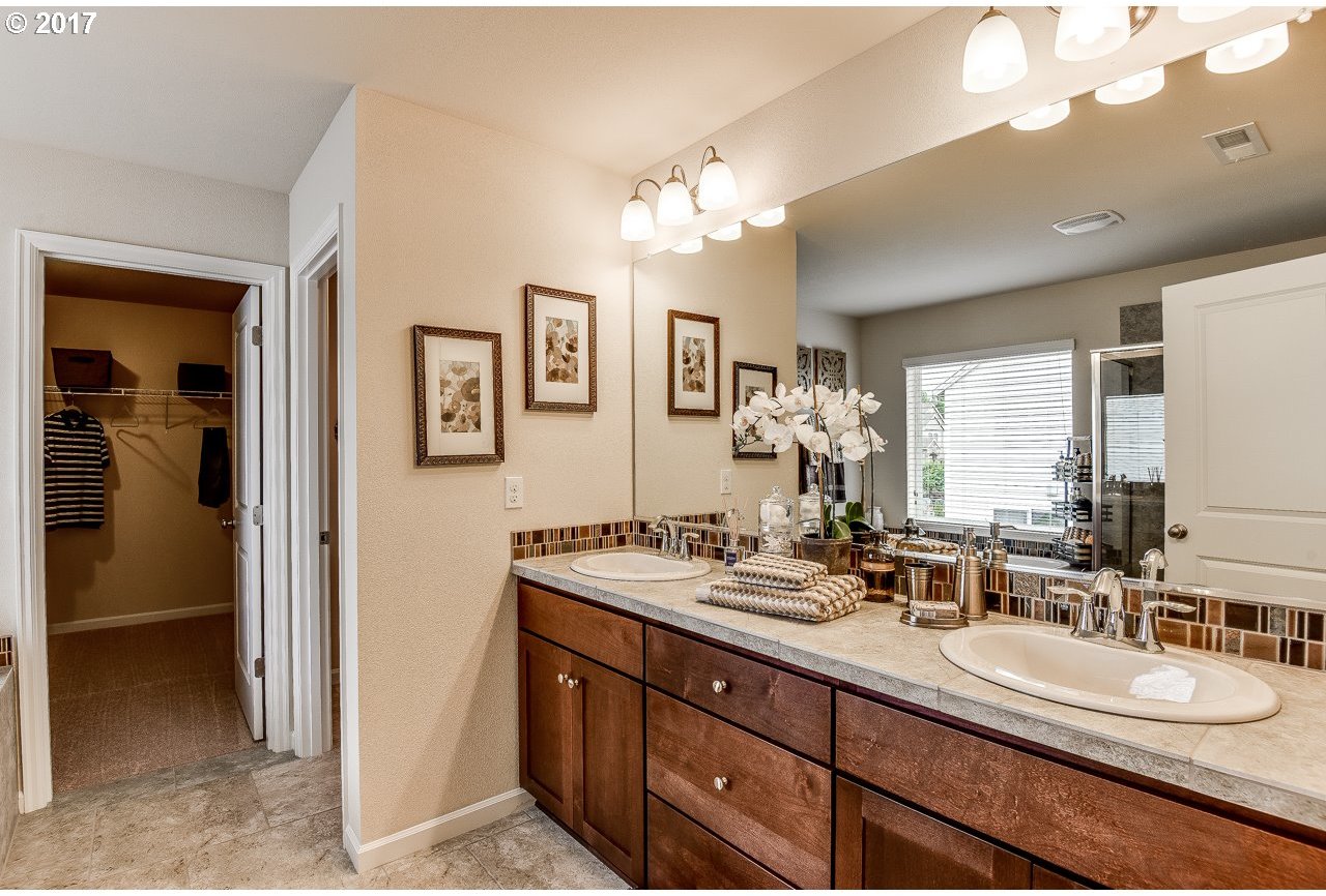 8573 Southwest Schmidt Loop Tigard, OR 97224 - Photo 19 of 29 Gallery Image 19