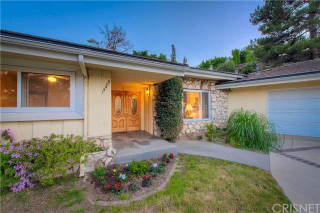 15500 Royal Ridge Road Sherman Oaks, CA 91403 - Photo 2 of 31