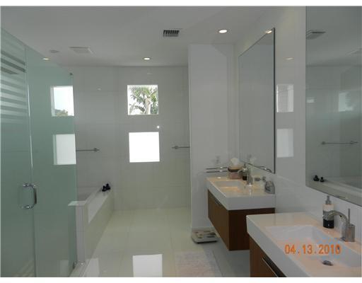 485 Ridgewood Road Key Biscayne, FL 33149 - Photo 10 of 16