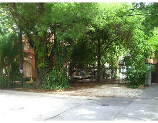 2107 Secoffee Street Miami, FL 33133 - Photo 4 of 6