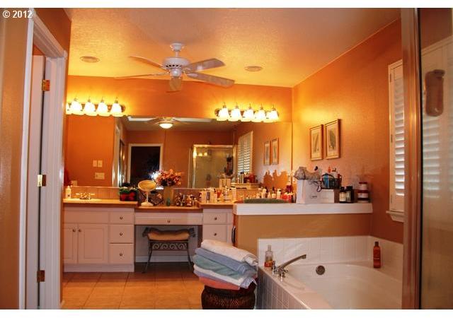 17858 Southwest Bryan Way Beaverton, OR 97007 - Photo 11 of 16 Gallery Image 11