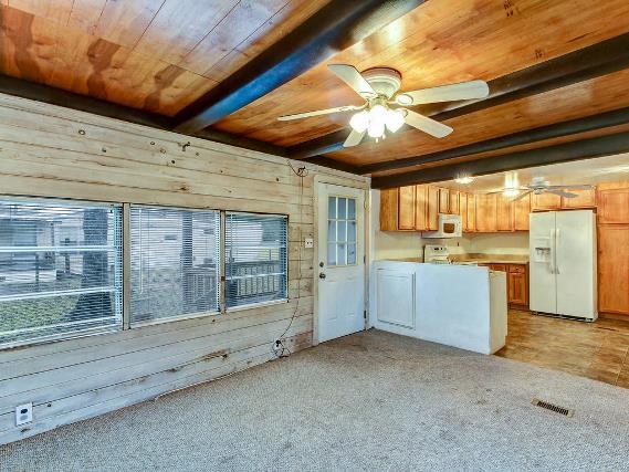 134 Edgewater Road Satsuma, FL 32189 - Photo 6 of 24 Living Room View 3