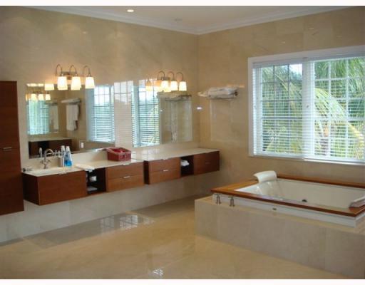 797 Ridgewood Road Key Biscayne, FL 33149 - Photo 13 of 16