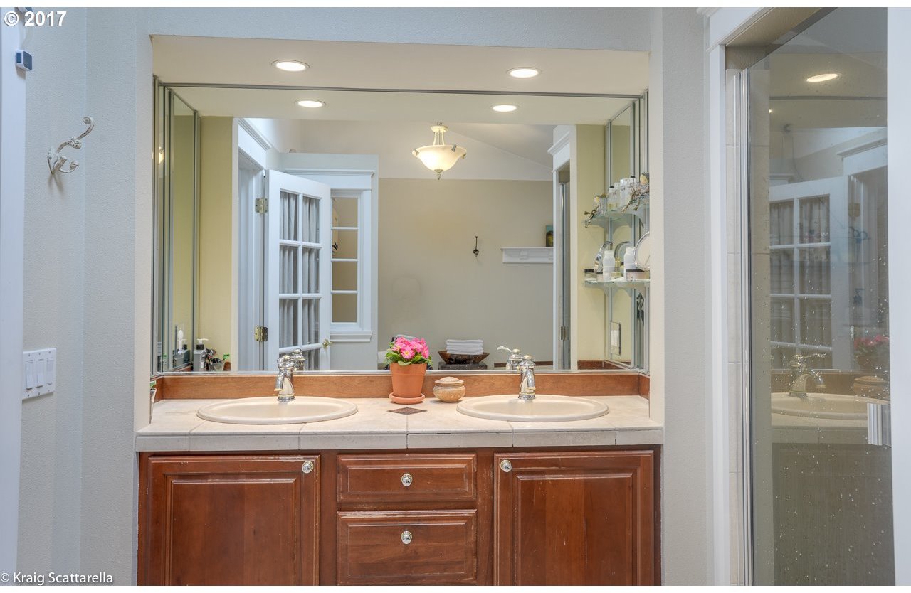 12314 Southwest Lesser Road Portland, OR 97219 - Photo 3 of 31 Gallery Image 3