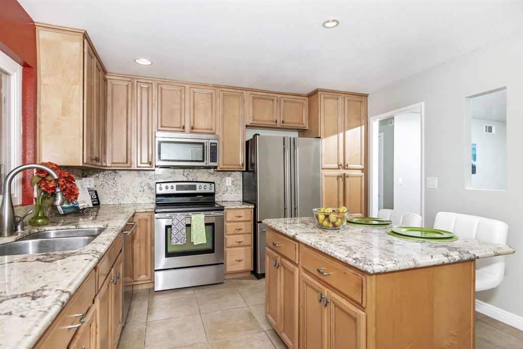 256 Tarango Place Spring Valley, CA 91977 - Photo 9 of 25 Gallery Image 9