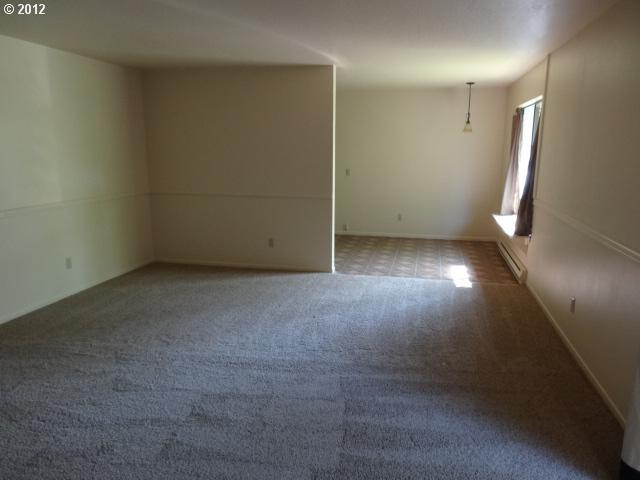 9784 Southwest Tualatin Road, Unit 201 Tualatin, OR 97062 - Photo 3 of 12