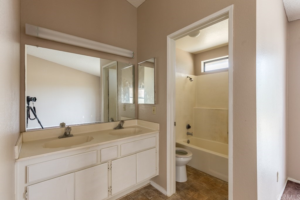 1746 The Willows Road San Jacinto, CA 92583 - Photo 14 of 32