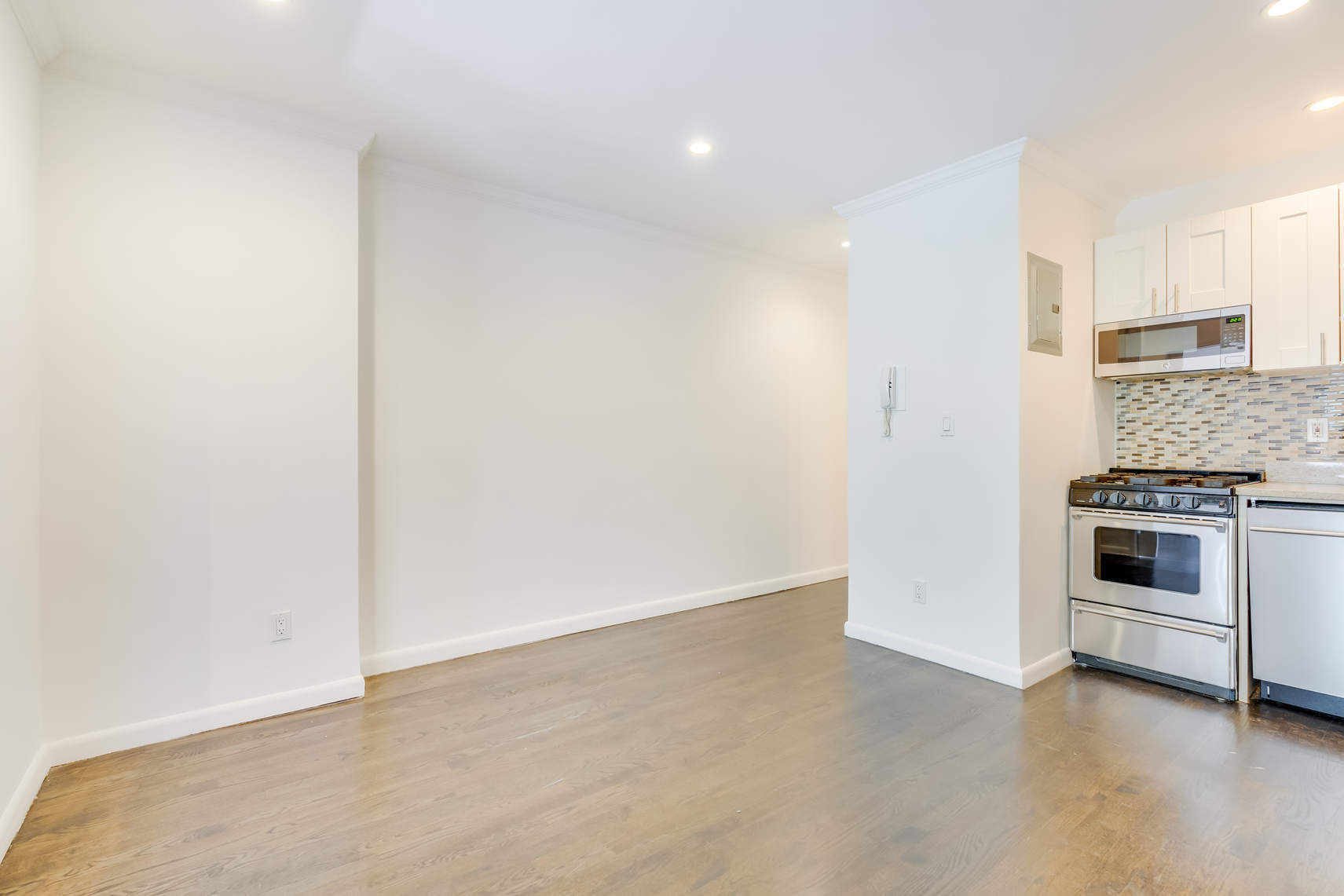 328 West 19th Street, Unit 2B Manhattan, NY 10011 - Photo 4 of 11