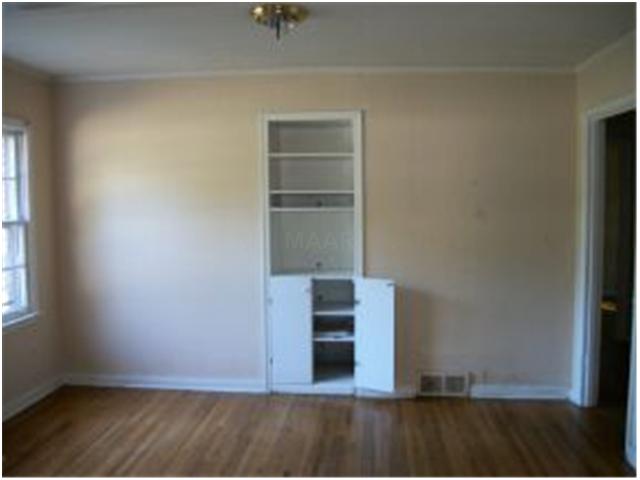 1411 Flamingo Road Memphis, TN 38117 - Photo 3 of 6 Cute built-in storage!