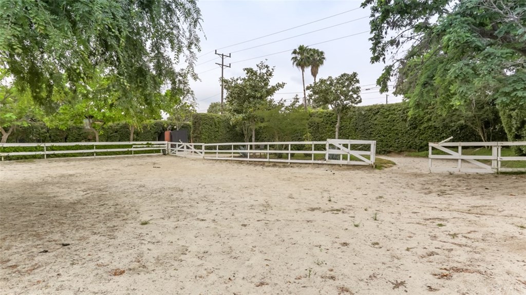 154 Allen Avenue Glendale, CA 91201 - Photo 3 of 32