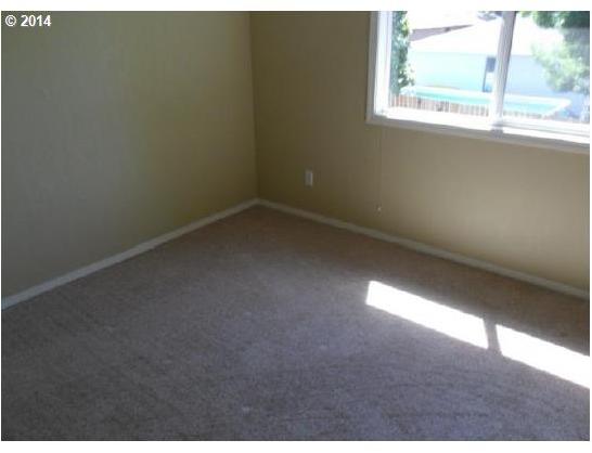 2709 Aldersgate Road Medford, OR 97504 - Photo 2 of 6 Gallery Image 2