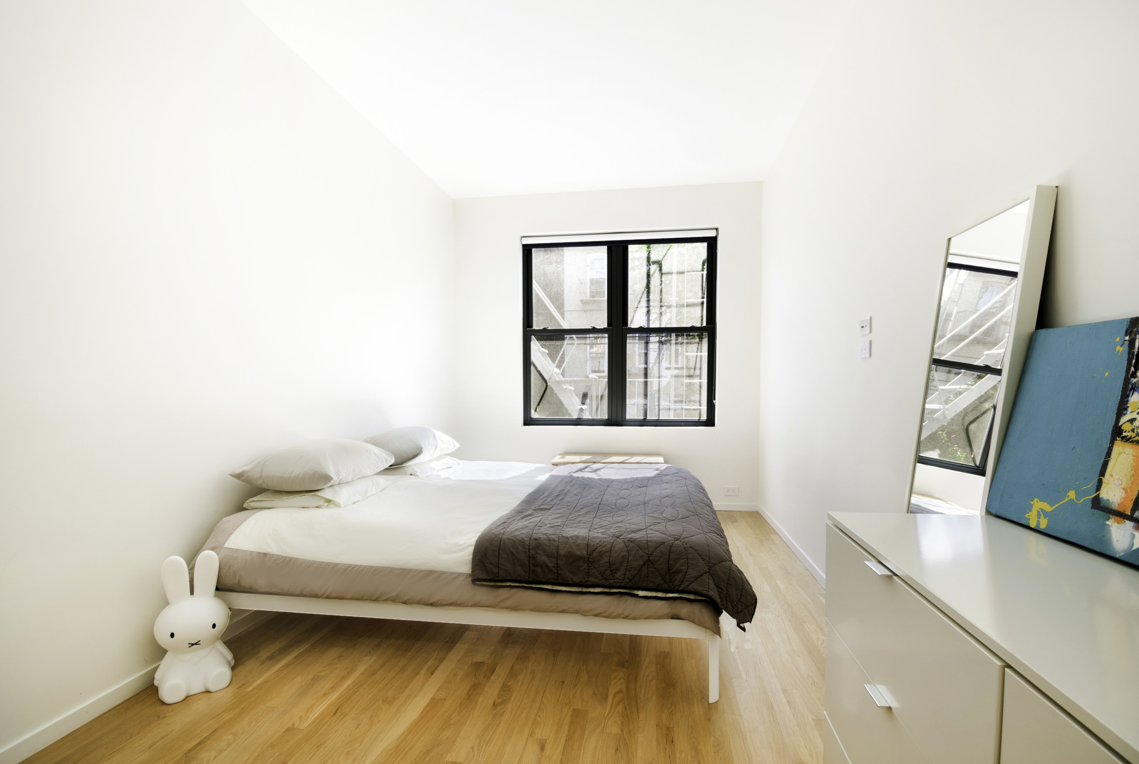 654 Humboldt Street Brooklyn, NY 11222 - Photo 4 of 8