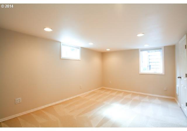 1002 Southwest Falcon Street Portland, OR 97219 - Photo 13 of 16 Gallery Image 13