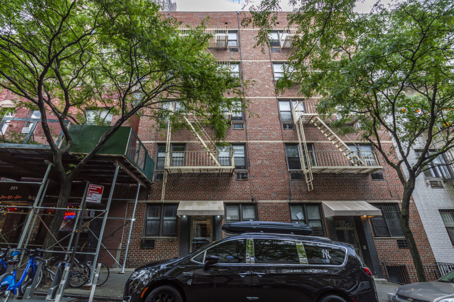 203 E 89th St, Manhattan, NY 10128 - Photo 1 of 1