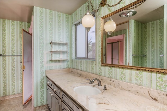 2101 2nd Street, Unit 203 Long Beach, CA 90803 - Photo 17 of 22 Master bath