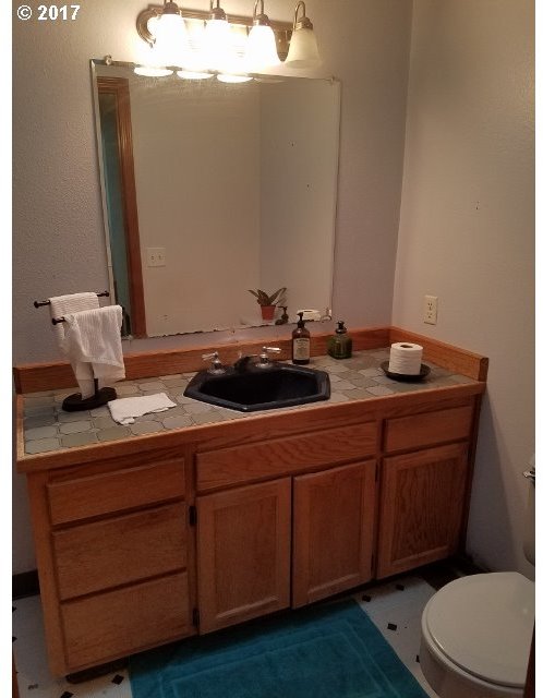 160 Southeast 151st Avenue Portland, OR 97233 - Photo 11 of 15