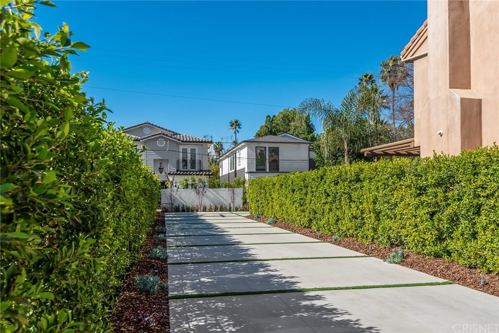 4537 Ben Avenue Studio City, CA 91607 - Photo 9 of 50