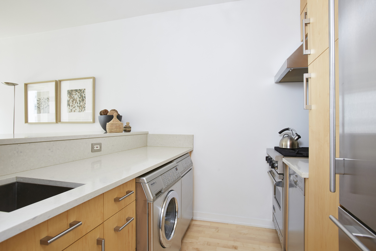 200 East 69th Street, Unit 7M Manhattan, NY 10021 - Photo 2 of 7