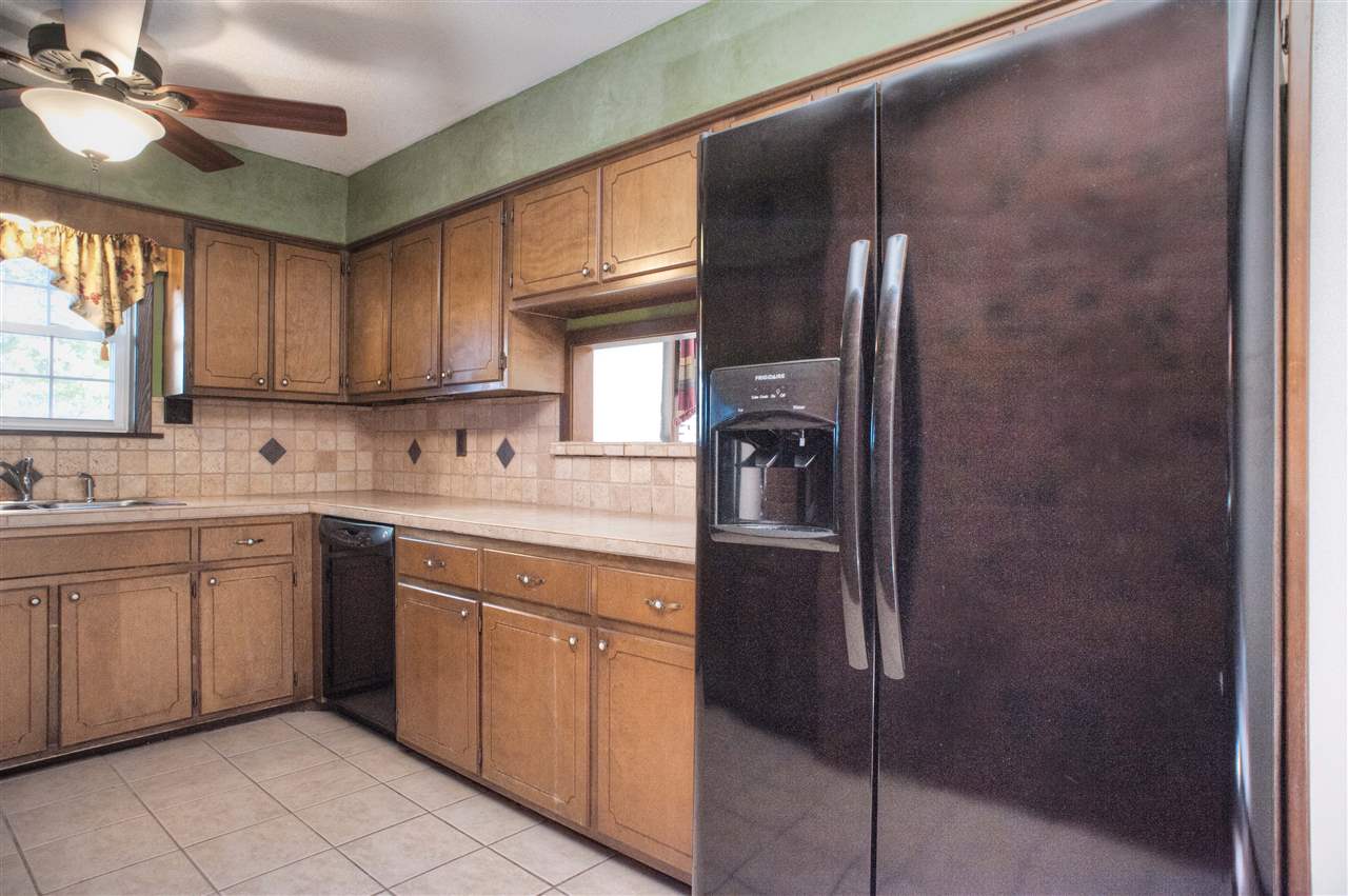 8380 Donnell Road Millington, TN 38053 - Photo 7 of 22 Convenient Pass-Thru Window between Kitchen and Breakfast Room
