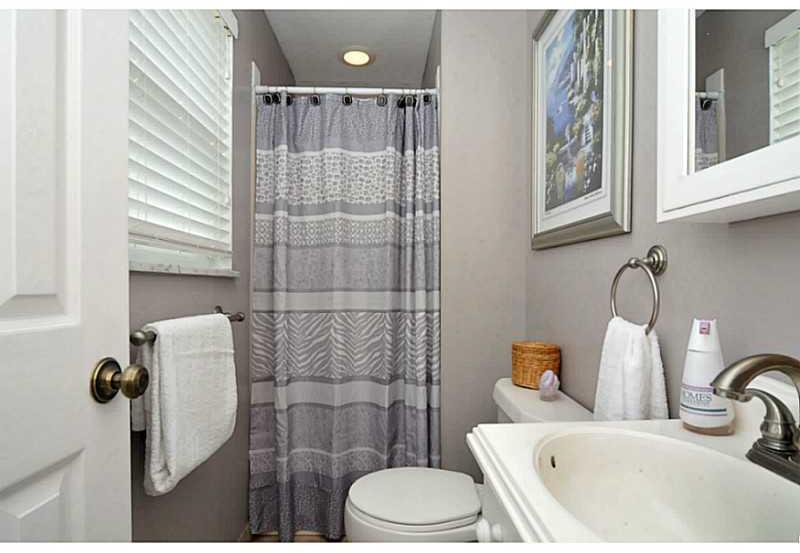 310 Foxcroft Road Pittsburgh, PA 15220 - Photo 15 of 24 Gallery Image 15