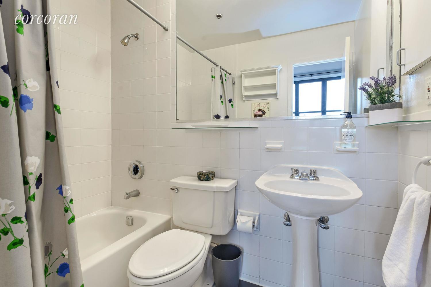 372 Dekalb Avenue, Unit 6J Brooklyn, NY 11205 - Photo 4 of 11