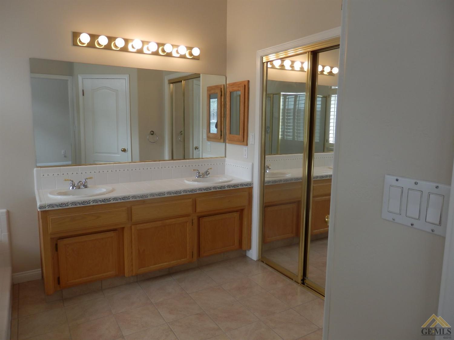 4001 Bridgewater Way Bakersfield, CA 93313 - Photo 17 of 25